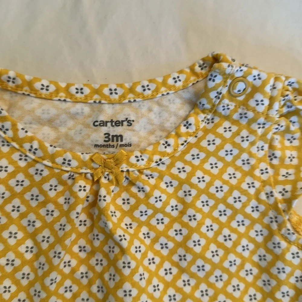 Carters bundle of three size 3 months baby girl outfits. All in GREAT CONDITION